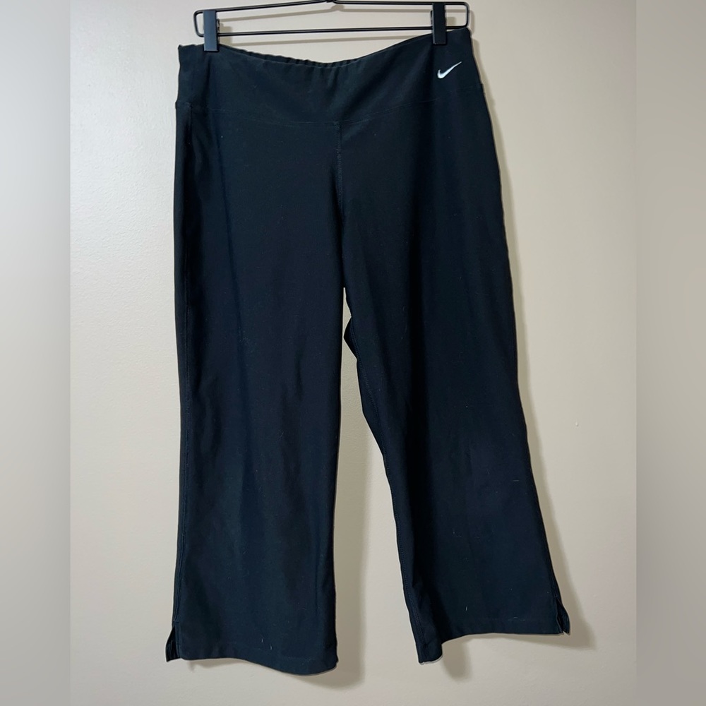 Nike Women’s Yoga Wide Leg Capri Pants